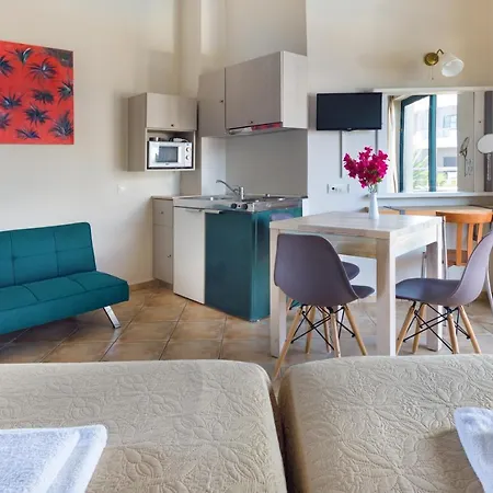 Nireas Aparthotel 3*