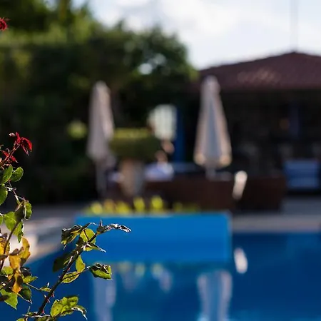 Nireas Aparthotel 3*