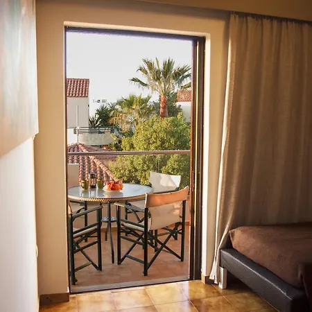 Aparthotel Nireas 3*