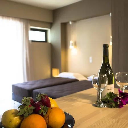 Nireas Aparthotel 3*