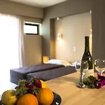 尼里亚斯酒店 公寓式酒店 3*