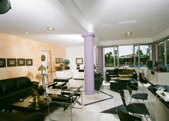 Nireas Aparthotel Kato Daratso