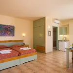 Nireas Apartahotel 3*