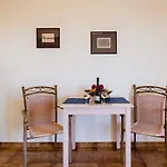 Nireas Apartahotel